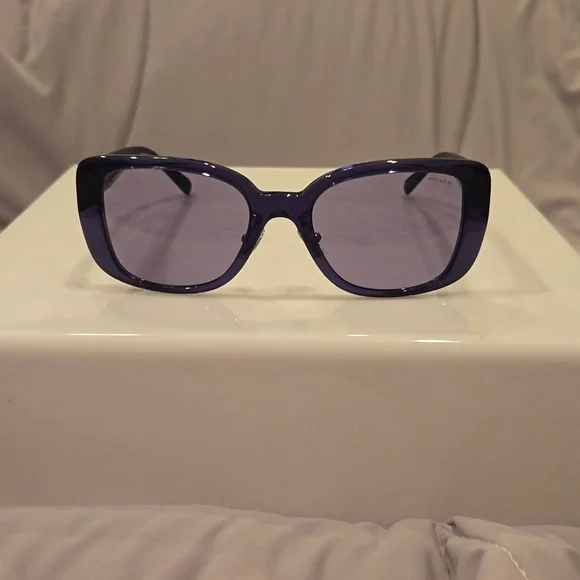 Coach Blue Transparent Sunglasses brand new in case - Picture 3 of 14